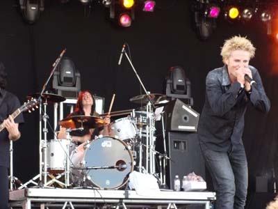 Econoline Crush live