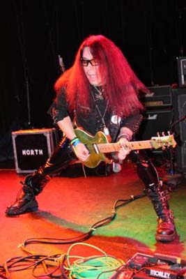 Ronny North guitar live