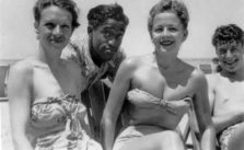 Sammy Davis, Jr. Honalulu with ladies
