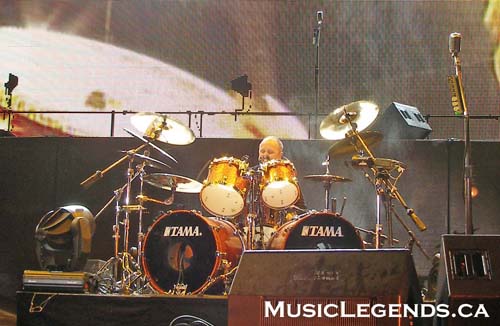 Metallica Halifax Lars Ulrich playing hard