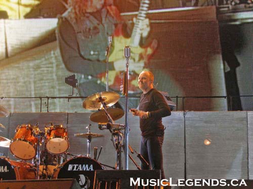 Metallica Halifax Lars Ulrich smilling at audience