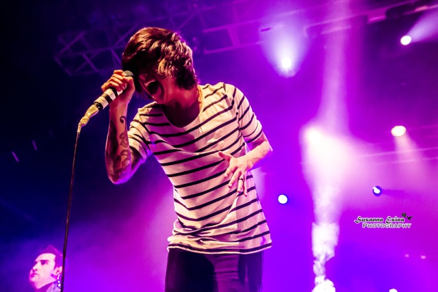 Sleeping With Sirens live