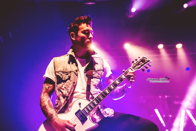 Sleeping With Sirens live