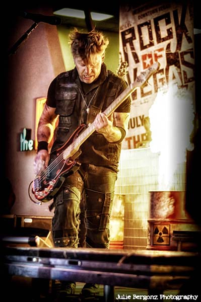 Three Days Grace live