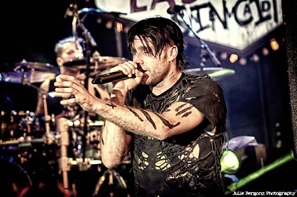 Three Days Grace live
