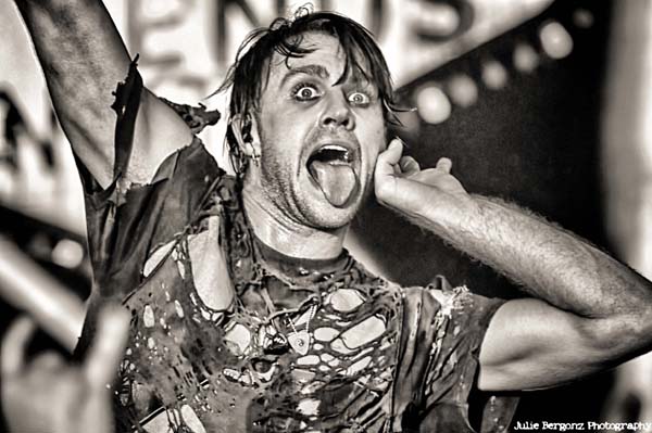 Three Days Grace live