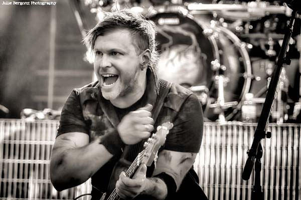 Three Days Grace live