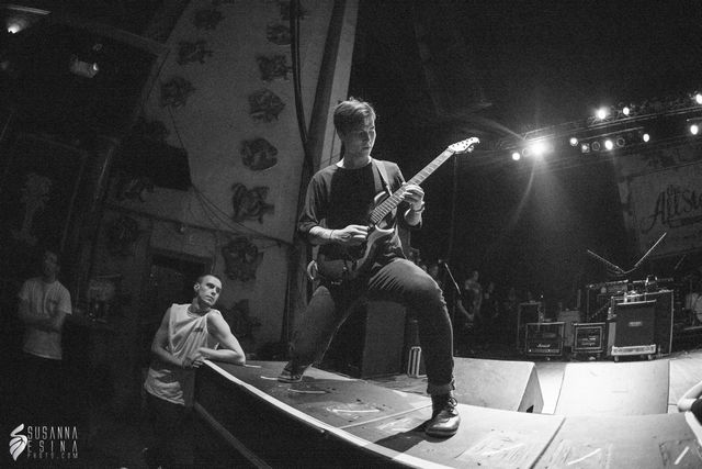 slaves guitar player All Stars Tour Worcester