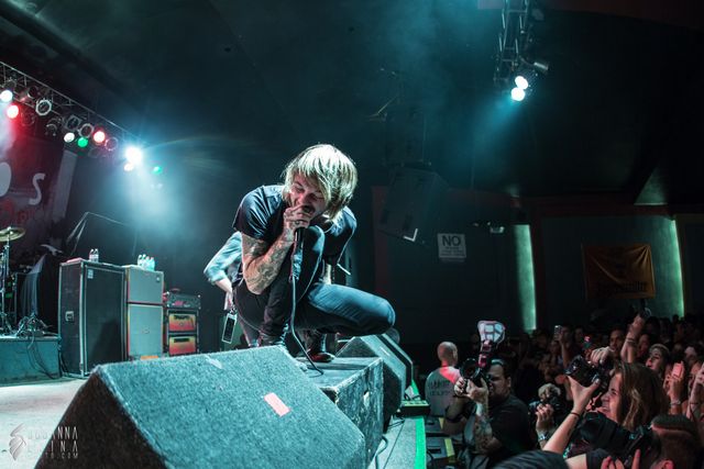 Chiodos Crowd Surf America Tour craig owens on speaker live
