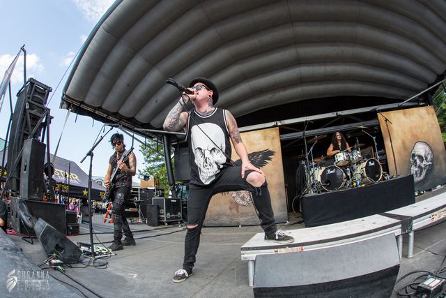 Escape The Fate Uproar Festival singer ripped pants