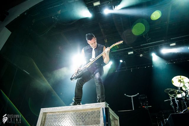 Skillet guitarist live Uproar Festival