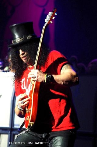 Slash Live Mashantucket with red t-shirt