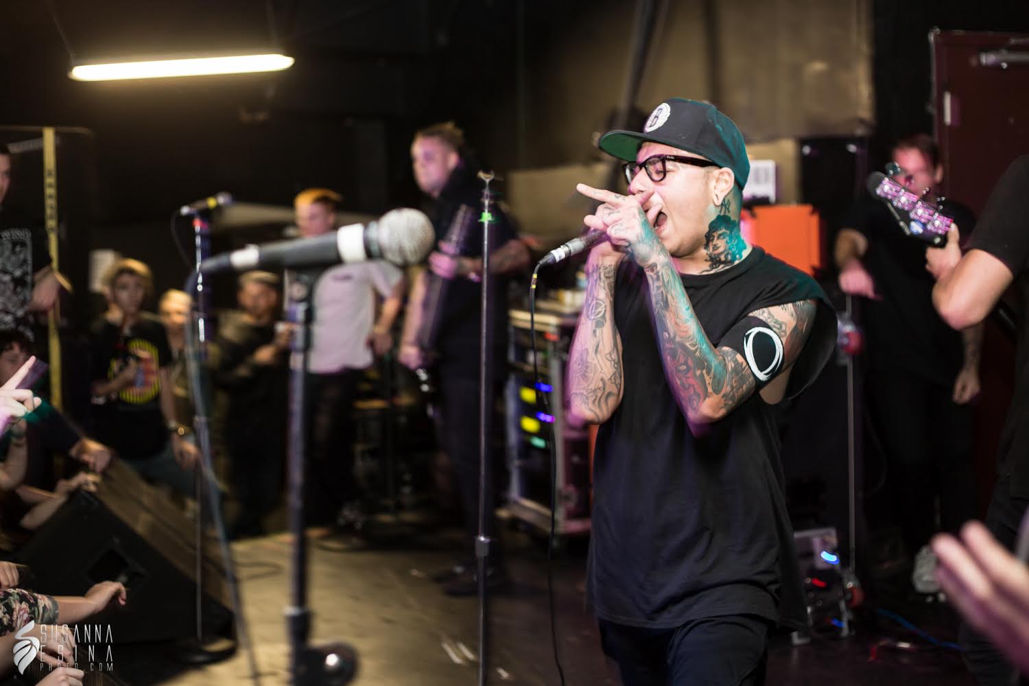 Sylar singer in pose