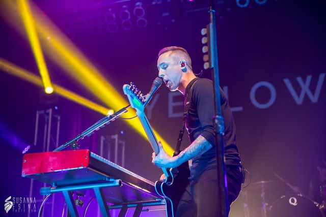 yellowcard guitarist live