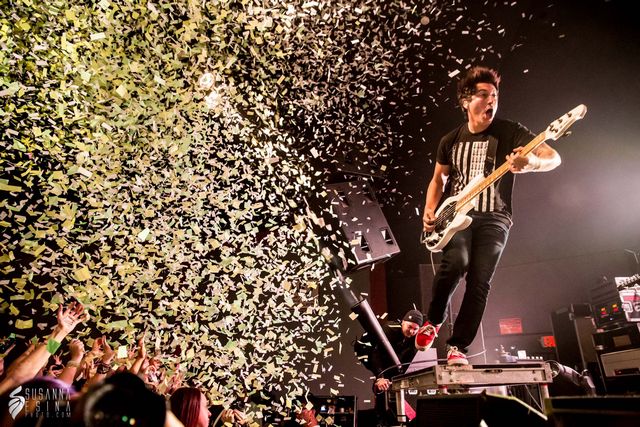 pierce the veil bass player