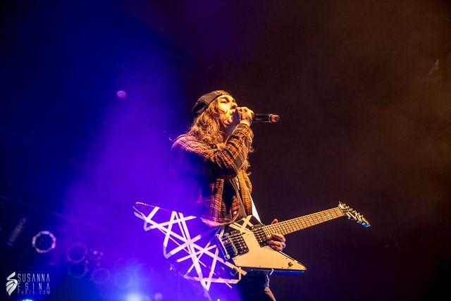 pierce the veil singer