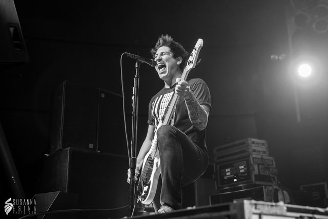 pierce the veil bass player live