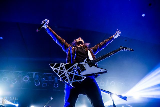 pierce the veil singer live