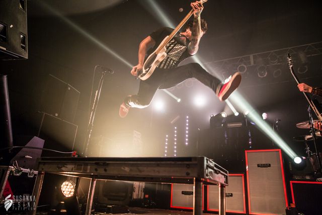 pierce the veil jumping live