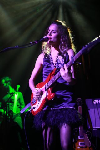 Asaf Avidan girl guitarist Hadas Kleinman