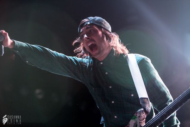 Pierce the Veil screaming at audience