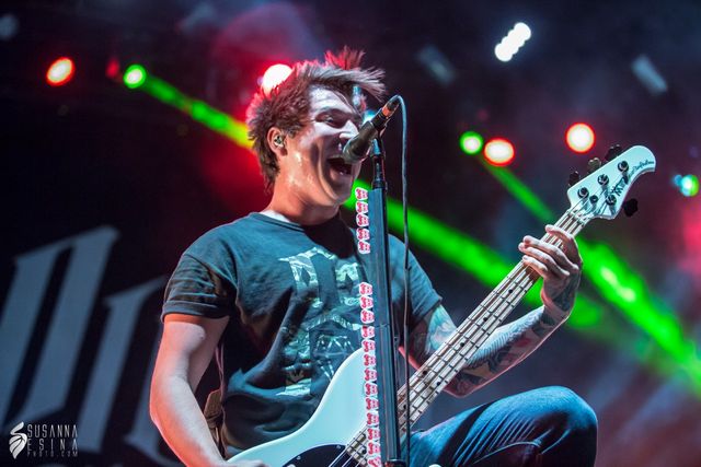 Pierce the Veil bassist live