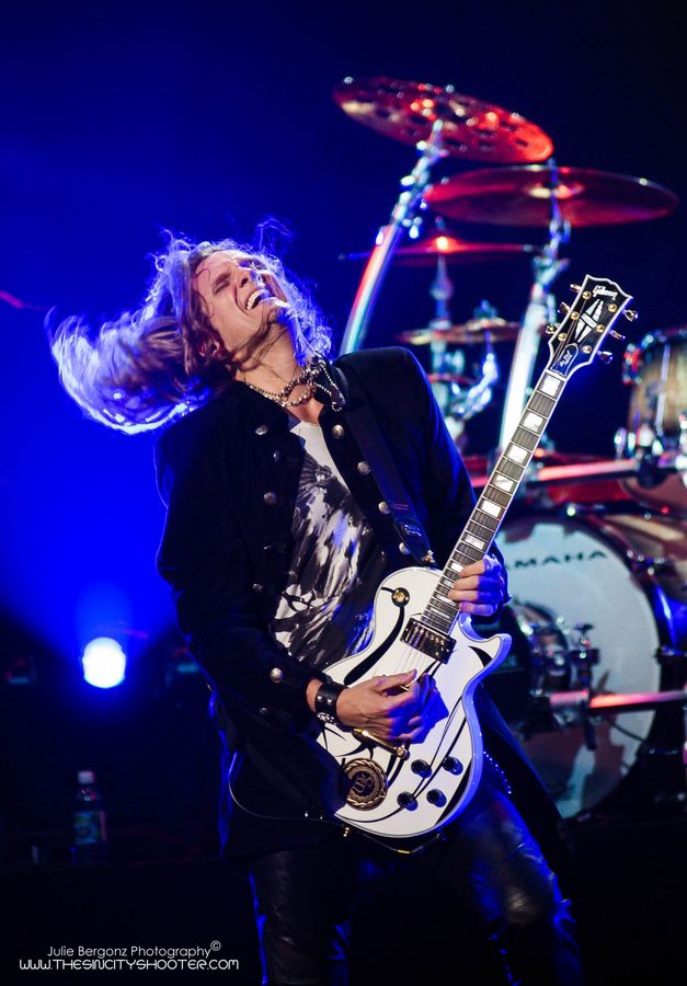 Joel Hoekstra Whitesnake the joint hard rock hotel gibson guitar