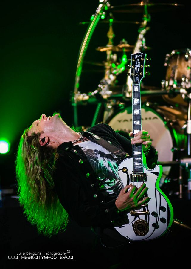 Joel Hoekstra Whitesnake the joint hard rock hotel white les paul