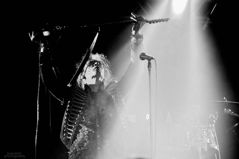 Bernie Tormé guitarist live