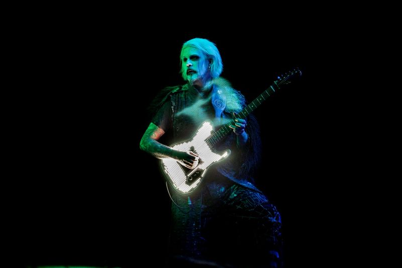 namm jam 2016 john 5 glowing guitar