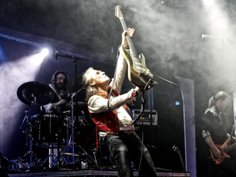 Bernie Tormé guitarist